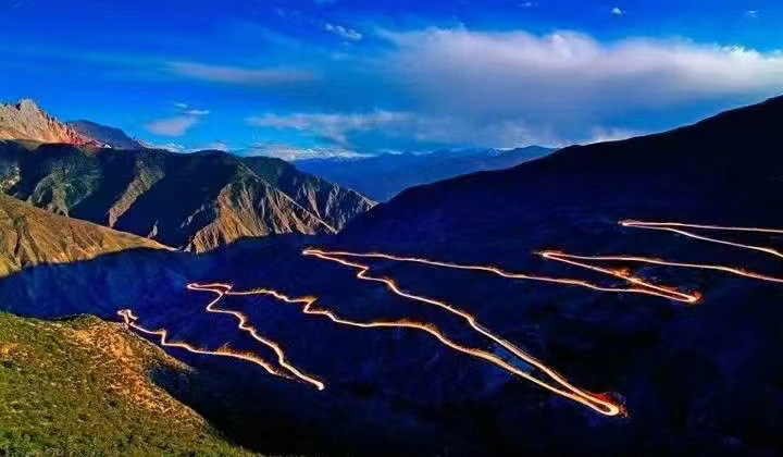 怒江72のヘアピンカーブ